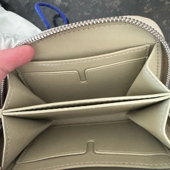 Burberry Leather Wallet Beige Pebbled Zip Pouch Equestrian Knight Logo - Picture 2 of 7